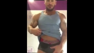 Bodybuilder Huge Cock