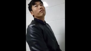 URINAL SPY CHINESE GUY