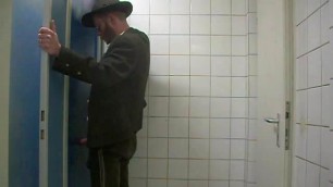 Bayernbursch gets serviced at a Gloryhole