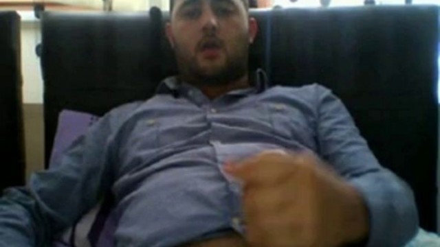 HORNY TURK CAM PHONE JACKOFF